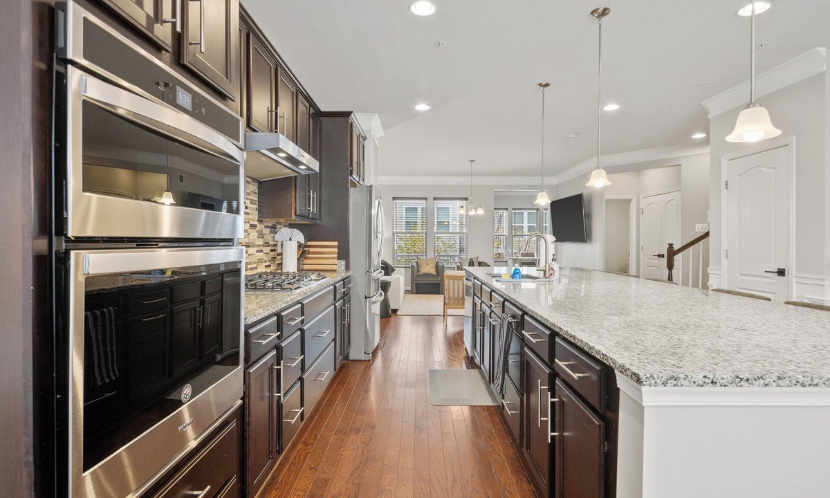 Hanover House | 5-Star BWI Hanover 3-Level With Bonus Living Space