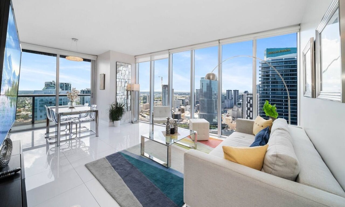 Downtown Miami Apartment | 5-star HIGH floor corner hotel condo. City & Water Views. 2 bed & 2 full bath