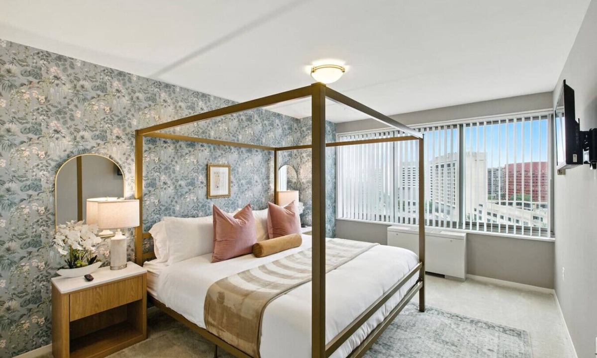 Aurora Highlands Apartment | 5 to DCA | 2BR/2BA | Balcony | Walk to Metro+Free Parking
