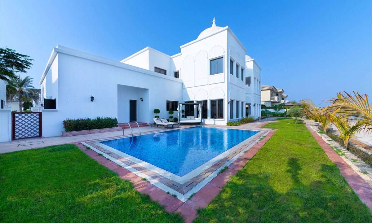 Palm Jumeirah Villa | 5* Villa w/Private Pool/Beach on Palm Jumeirah