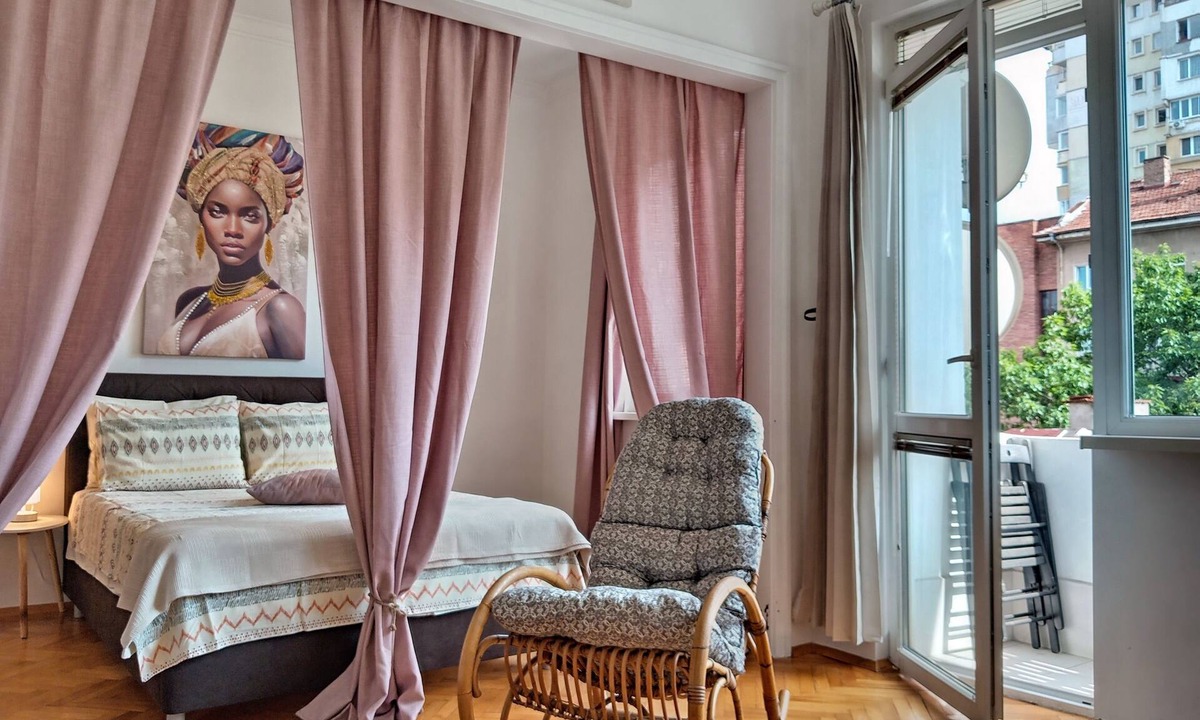 Sofia City Center Apartment | [50 m from Mall Sofia] Charm & Relax: Romantic Bijoux