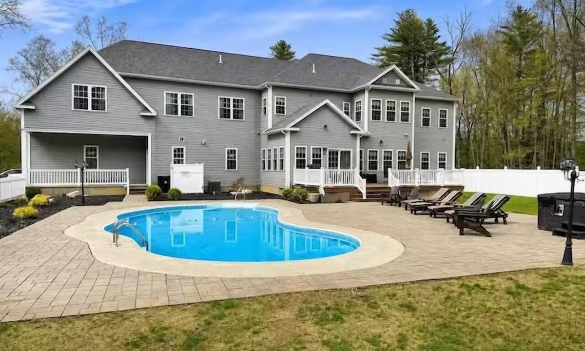 Saratoga Springs House | 50% OFF SUMMER INCLUDES JULY 26-AUG 6! Huge🏠Heated Pool🏊->Track🏇Town🌇Golf⛳️ Lake🏖️