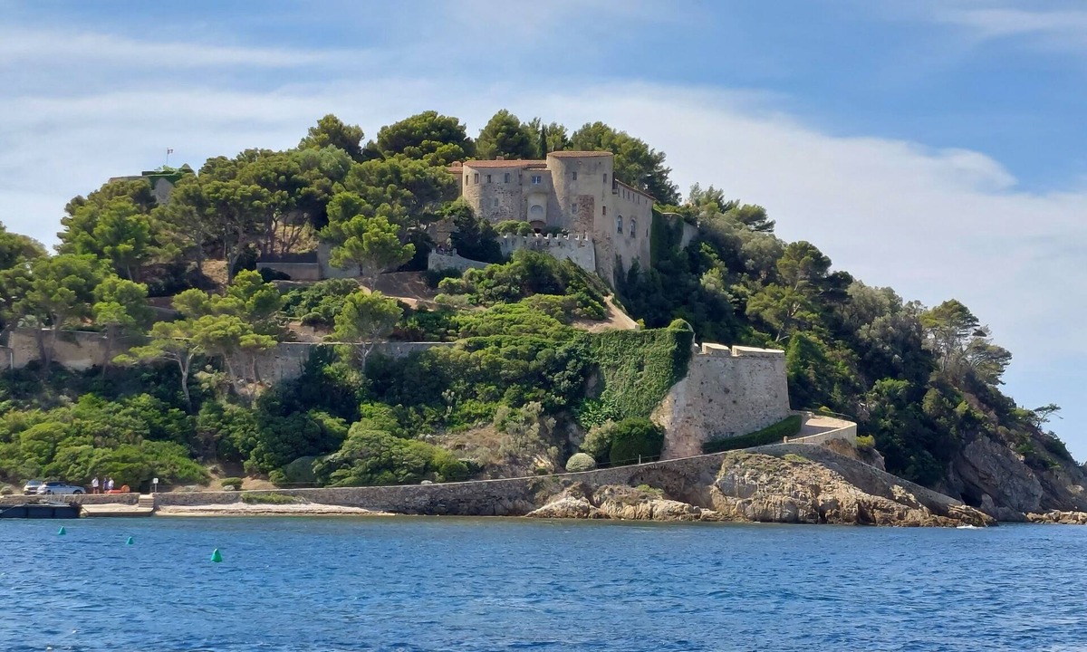 Cabasson House | 500m. from beaches and Bregançon fort, quiet villa for 2 to 8 people