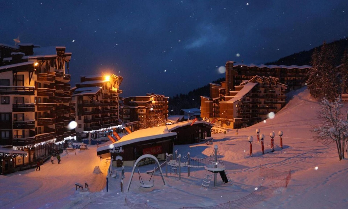 La Perriere Apartment | 50m from resort center, 3rd floor, balcony, parking, tv, ski locker, 30m², La Tania