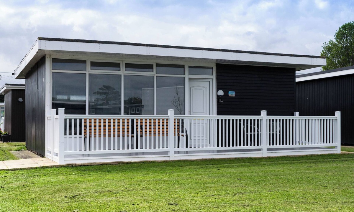 Chapel Saint Leonards Cottage | 57 Cherry Park