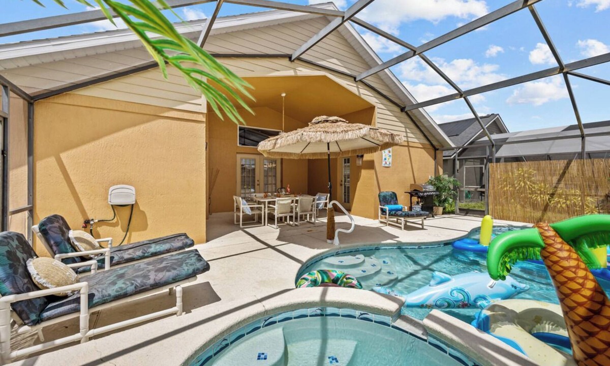 Windsor Palms House | 5bd Poolside Tropical Haven: 10mins - Disney World