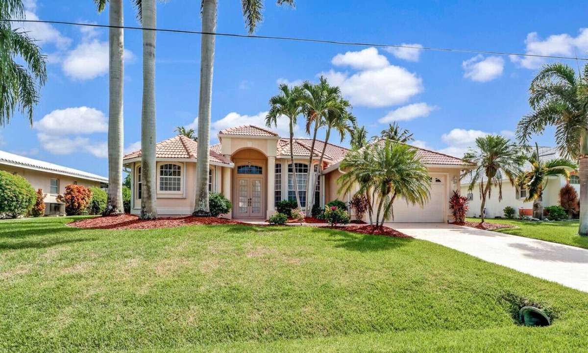 Caloosahatchee House | 5BR/3BA Waterfront Oasis in Cape Coral | Heated Pool & Spa + Private Dock | Gulf Access