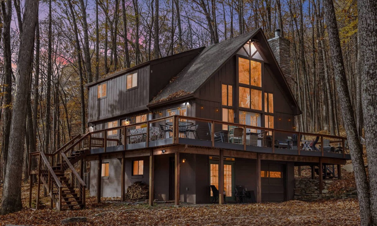 Berkeley Springs Ski Chalet | 5BR chalet w/BBQ grill & deck