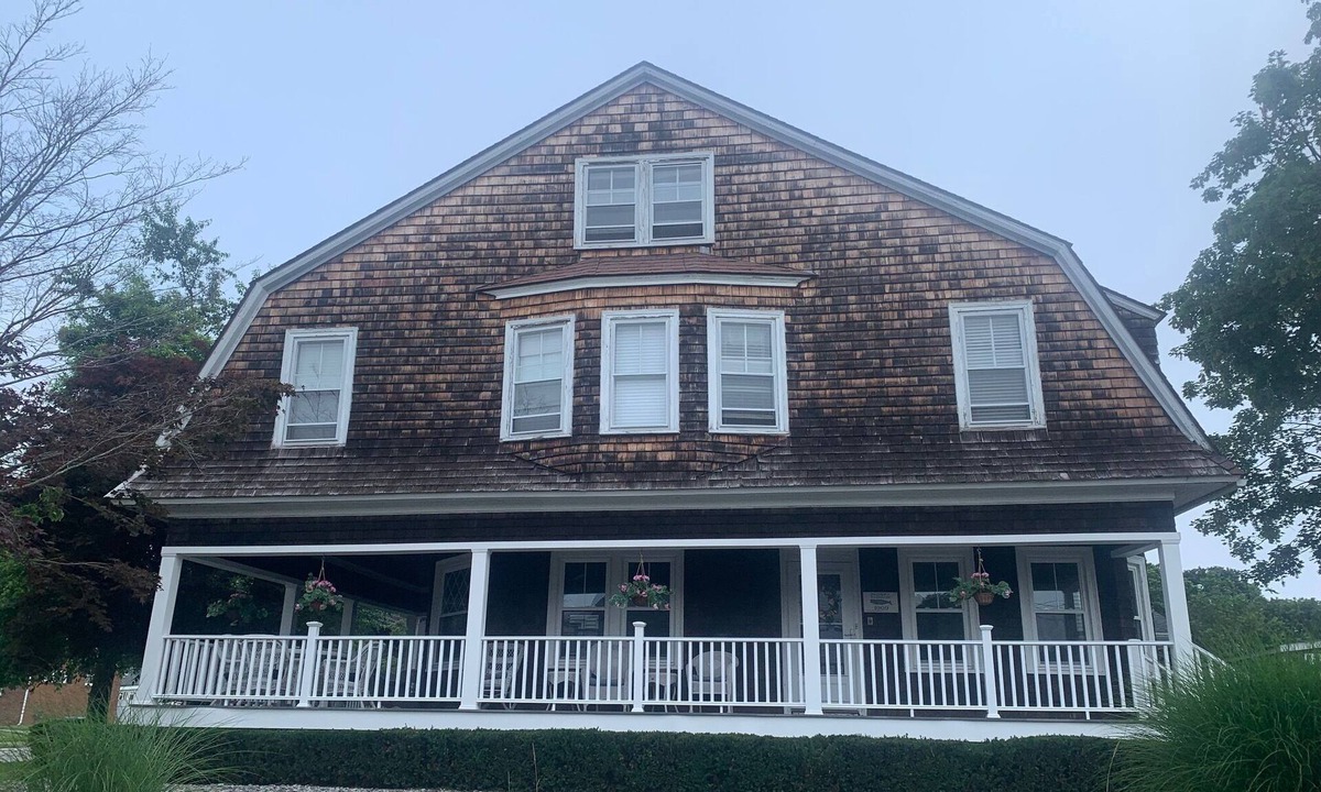 New London House | 5BR Charming Beach House with PRIVATE beaches in beautiful Neptune Park!
