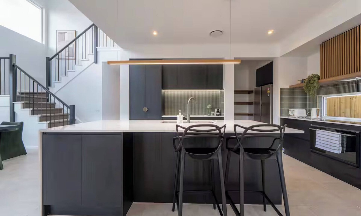 Rochedale House | 5BR Executive Retreat in Rochedale | Perfect for families