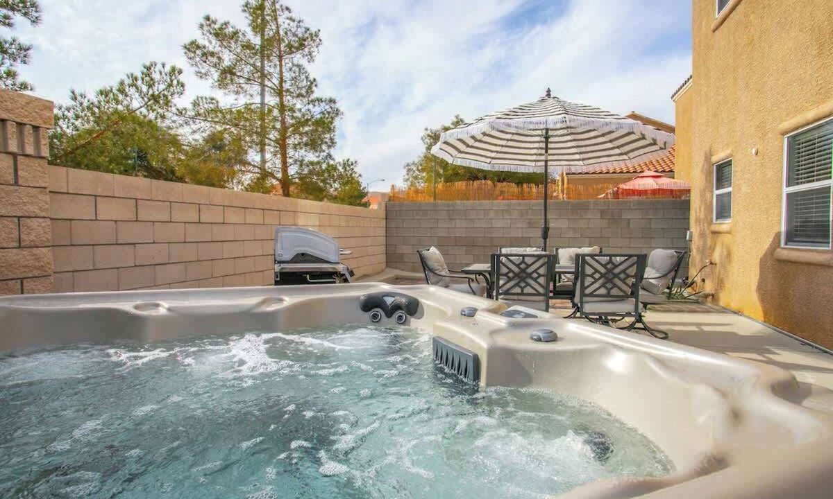 Rhodes Ranch House | 5BR Home w/Hot Tub & Pool Table | Modern Luxury