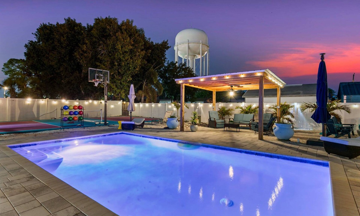 Trailer Estates House | 5BR, HtdPool, Pickleball, FootPool, 8 min to Beach