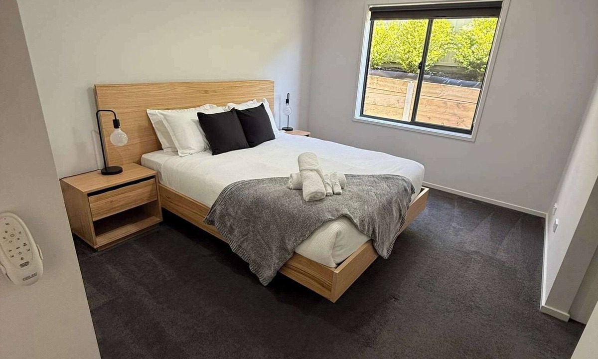 Mount Clear House | 5BR Mount Clear Manor - Sleep Up To 8 Guests!
