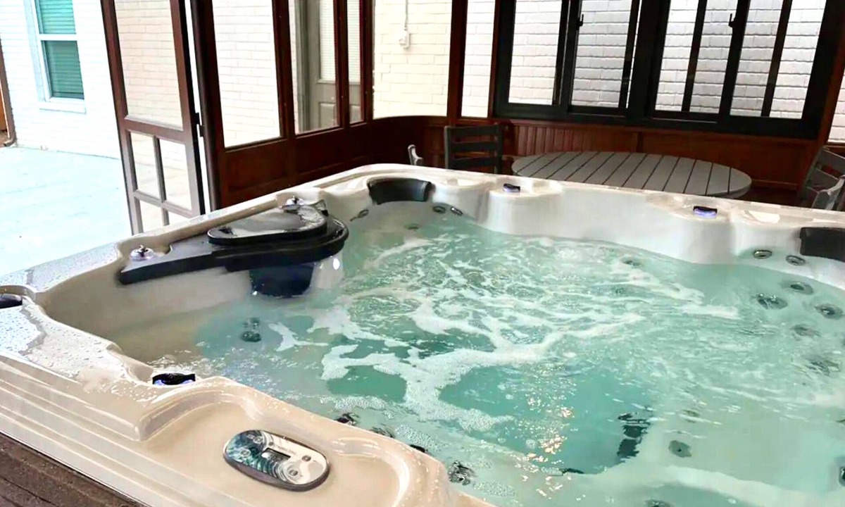 Central Oklahoma City House | 5BR sleeping 12 with a hot tub and 5 baths — built for groups. #COL