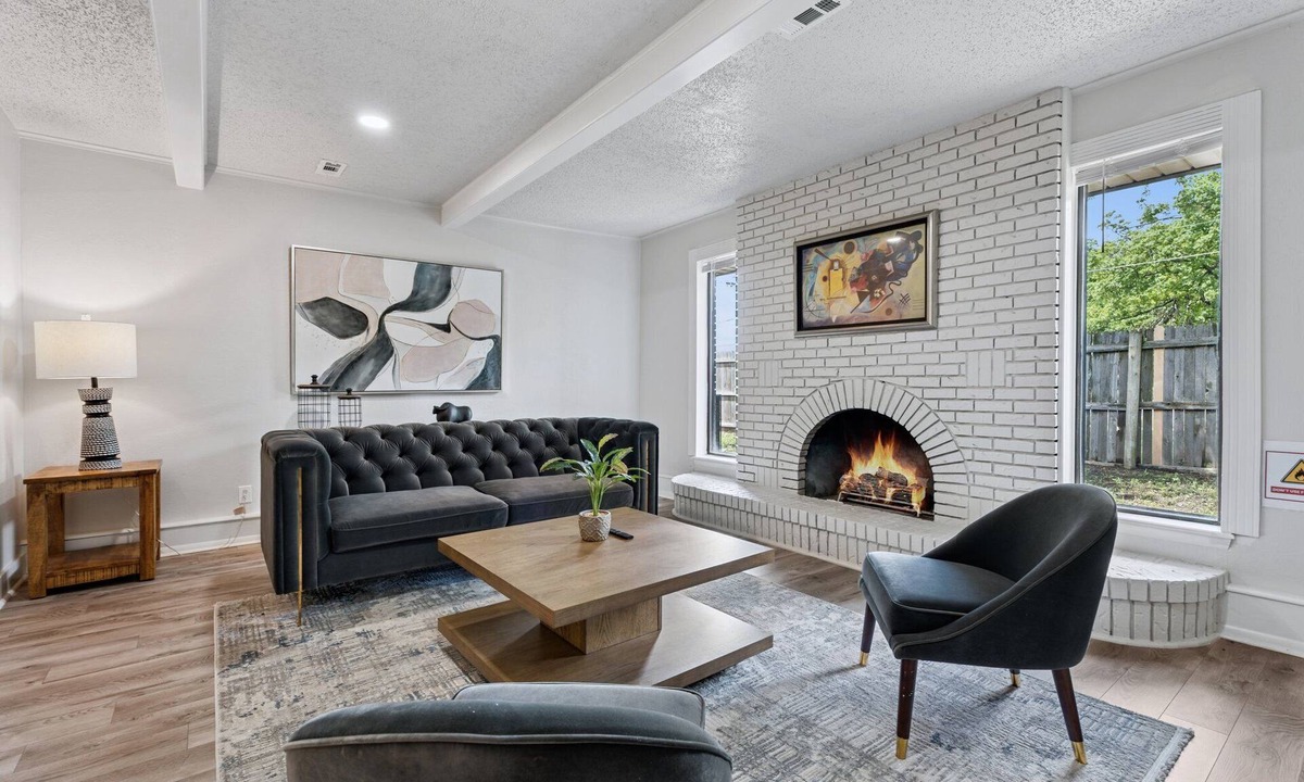 Central Oklahoma City House | 5BR | Sleeps 10 | Full Kitchen, Fenced Yard, In Unit Laundry #NW25