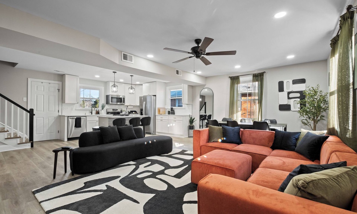 Mosby House | 5BR, Steps to Pickleball, Patio Movie Nights, 10 mins from Downtown Richmond
