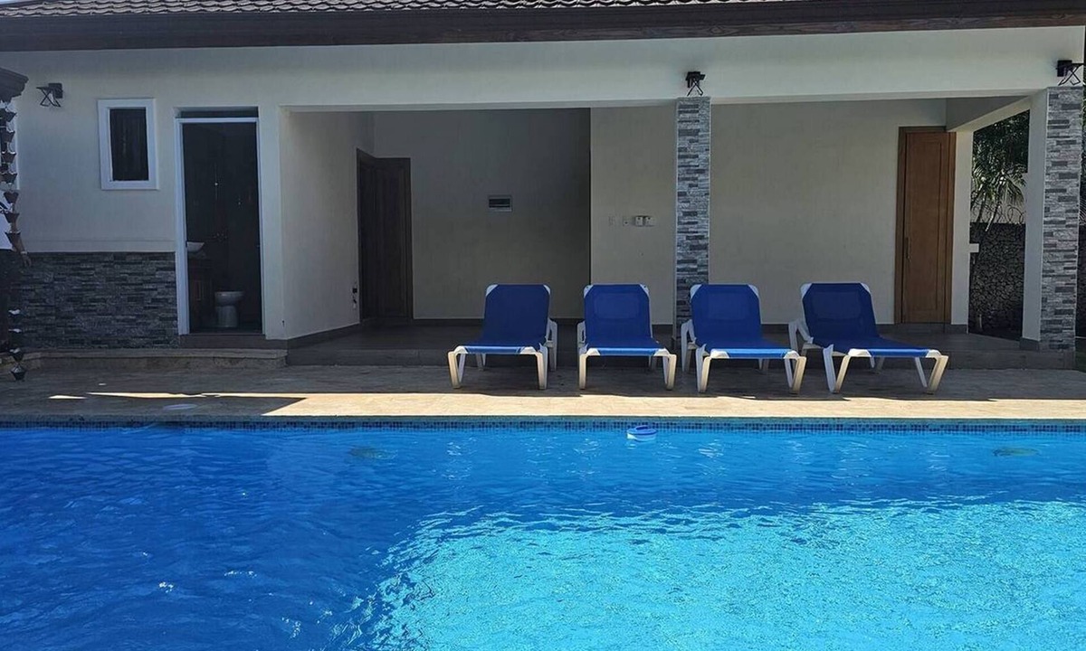 La Esplanada Villa | 5BR Villa: Waterfall Pool, BBQ, Steps to All Amenities
