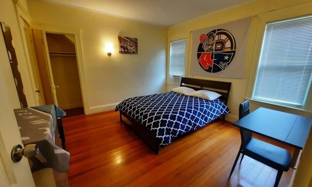 Milton House | 5ES Remodeled Expansive Home, Off Street Parking