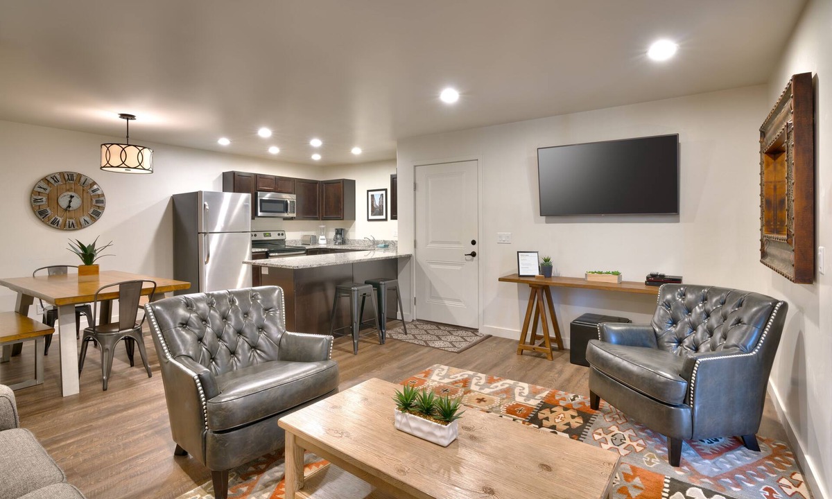Moab South Valley Condo | 5H Our Moab RedCliff Condo, POOL & HOT TUB