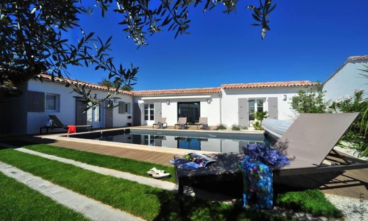 Rivedoux-Plage House | 5min walk from the north beach, modern villa with private heated pool