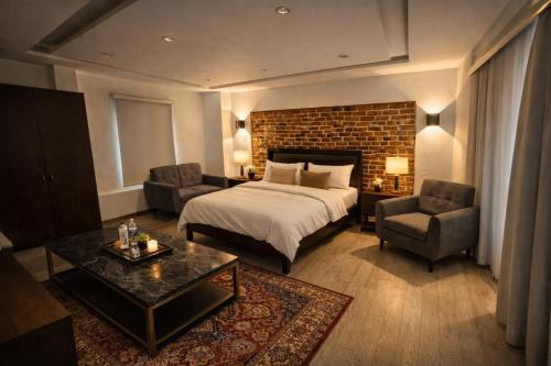 Lahore Apartment | 5th Columnist