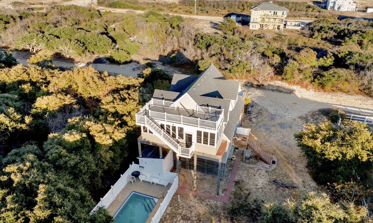 Carova Beach House | 6-7 night stays, Super private pool,hot tub,dogs ok.4WD adventure!
