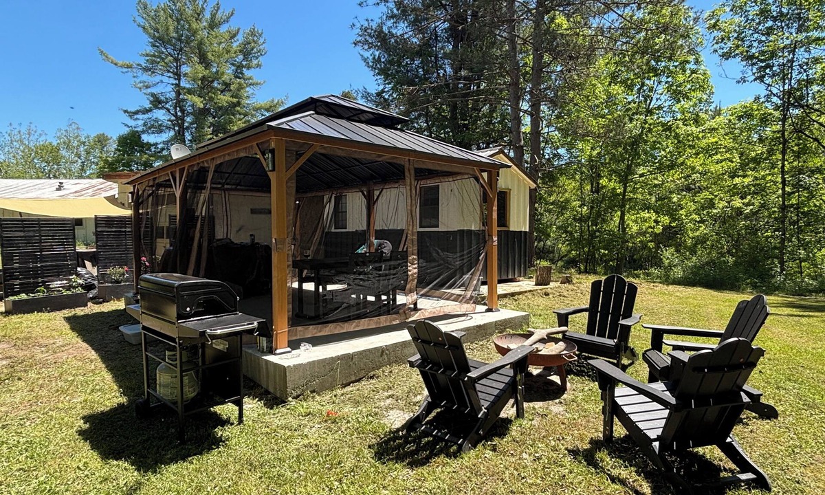 Fort Plain Cabin | 6 acre private nature retreat glamping cabin.