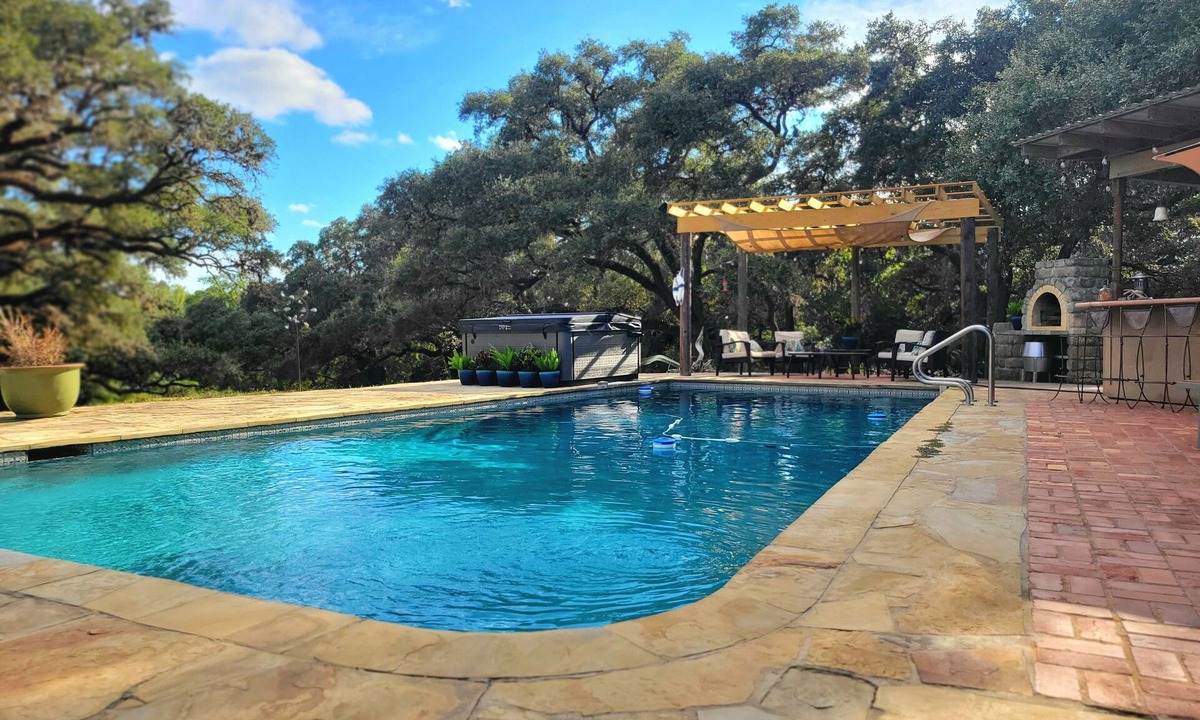 Lissie House | 6-Acre Retreat: 2 Houses, Party Barn, Pool, & Spa