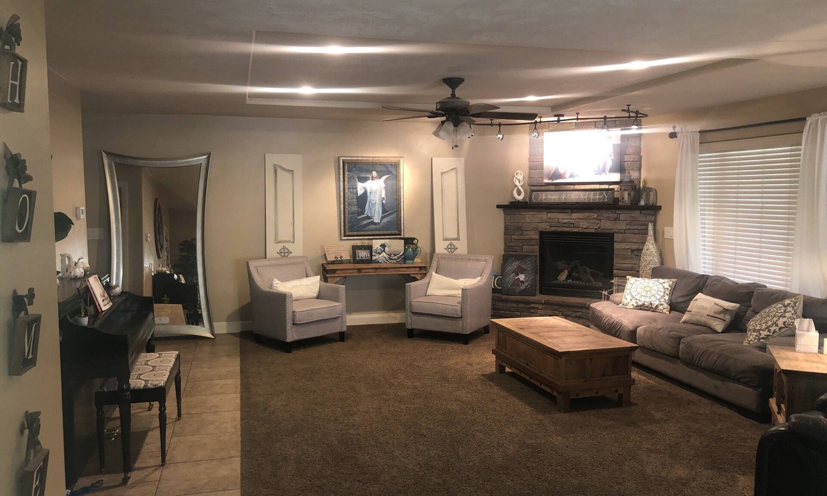 Washington Fields House | 6-Bedroom, 3-Bath—Perfect Group Getaway Home w/HOT TUB!