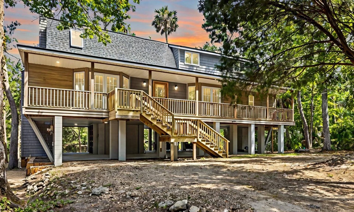 Steinhatchee House | 6-bedroom 4 bathroom home right on the river in Steinhatchee