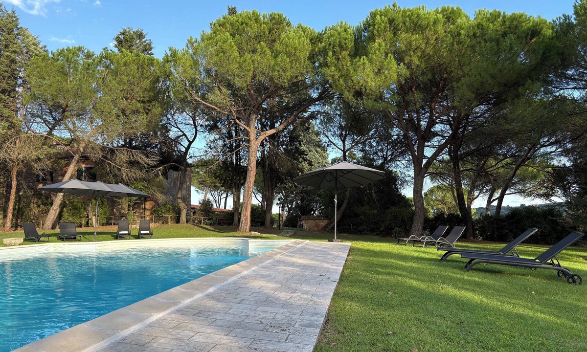 Lucignano House | 6-bedroom house with huge pool and dining terrace, perfect for families/groups