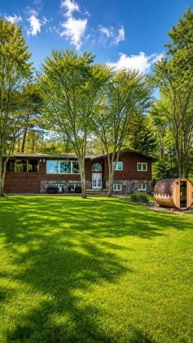 Carling House | 6 Bedroom Lakefront Main House in Sand Bay