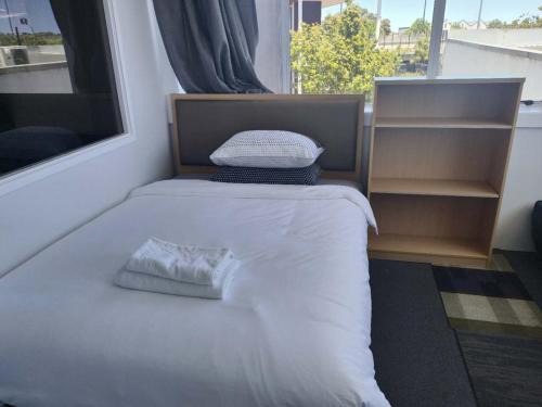 Auckland Apartment | 6 Beds including 2 Single Beds, and 4 Single Sofa Beds, Studio