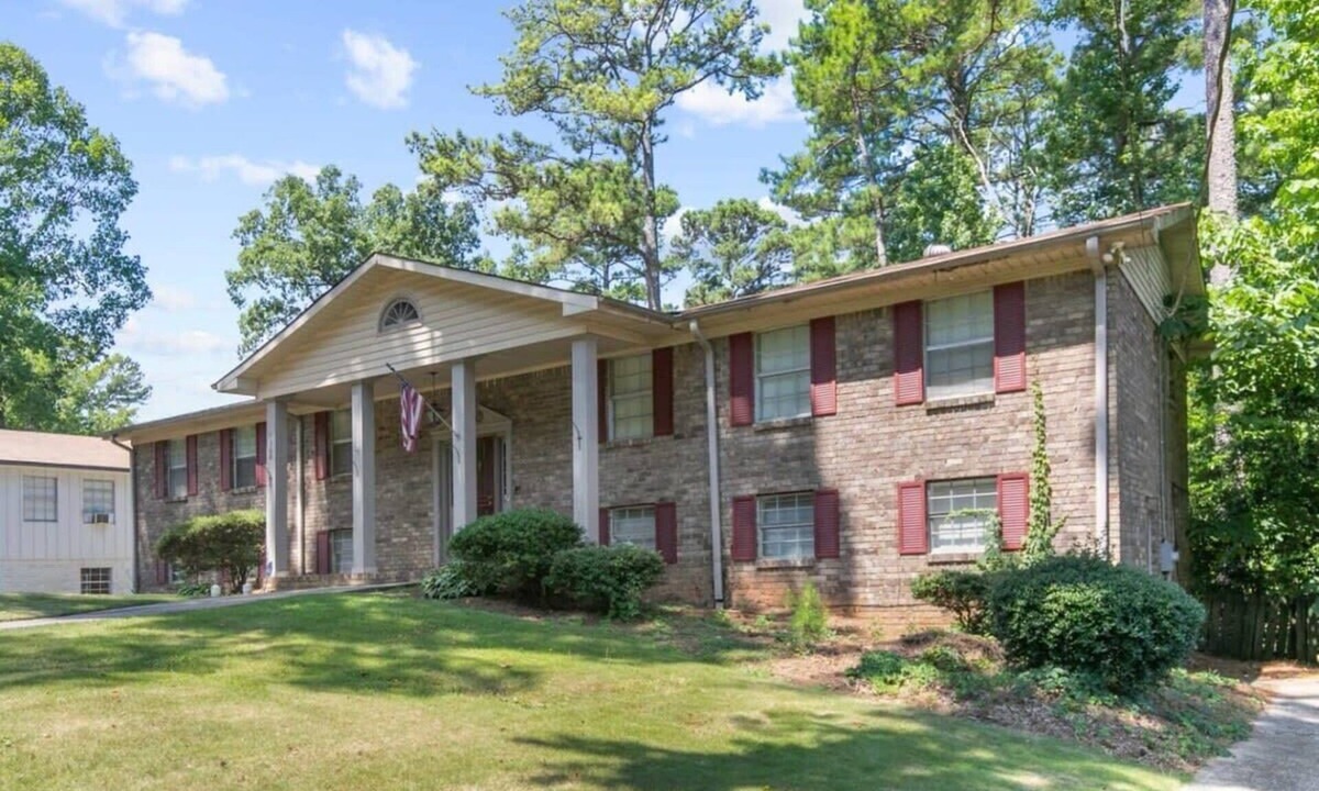 New Castle House | 6 BR & 20 Mins to Downtown! Pool- Monterey Maison