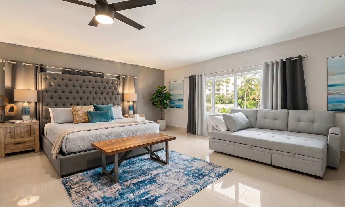 Harbor Beach House | 6 BR Villa Steps to Ocean, Pool, Sauna & Jacuzzi