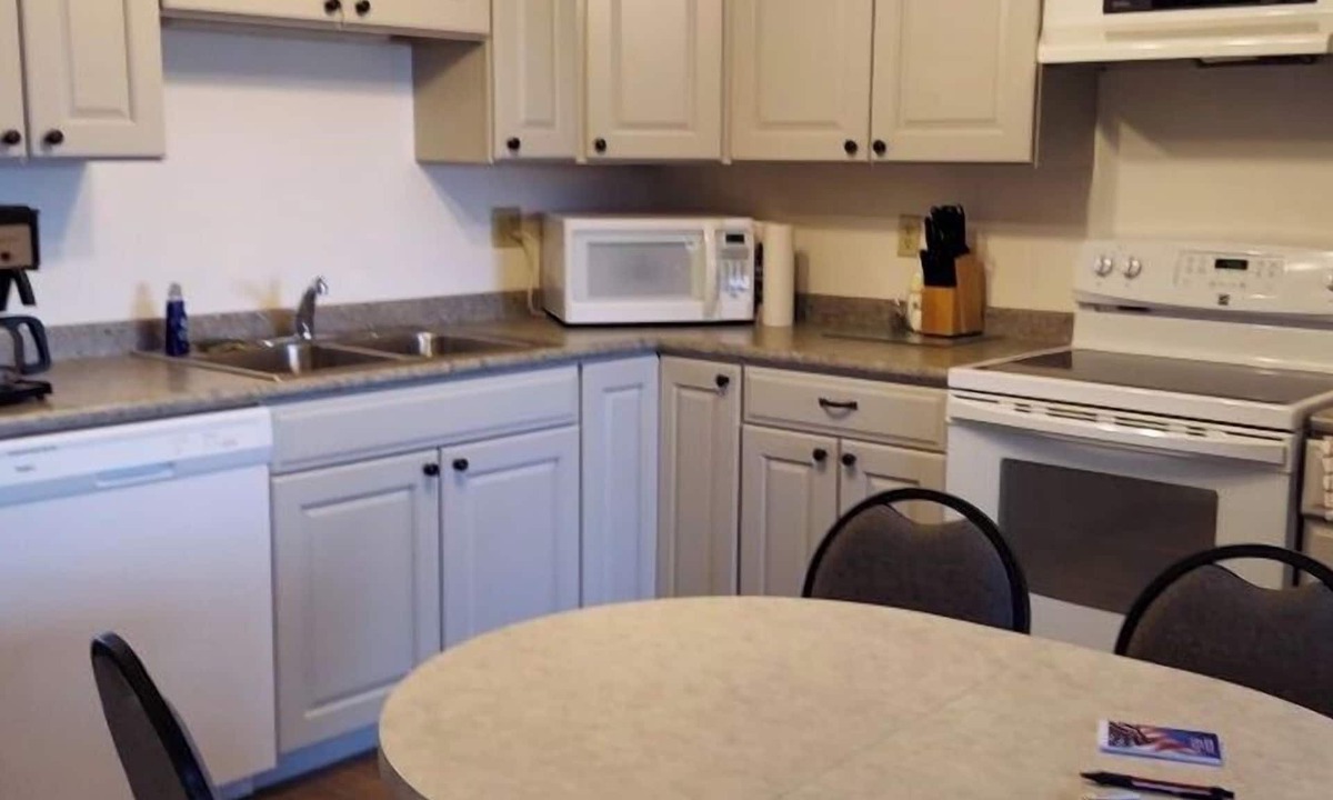 Devils Lake Condo | #6 Classic 2 Bedroom 1 Queen 3 XL Twin, 1 bathroom Top Floor