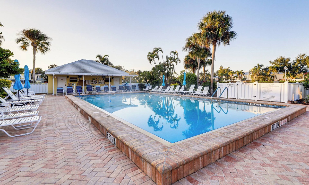 Plantation Condo | 6 Mi to Caspersen Beach! Country Club Condo