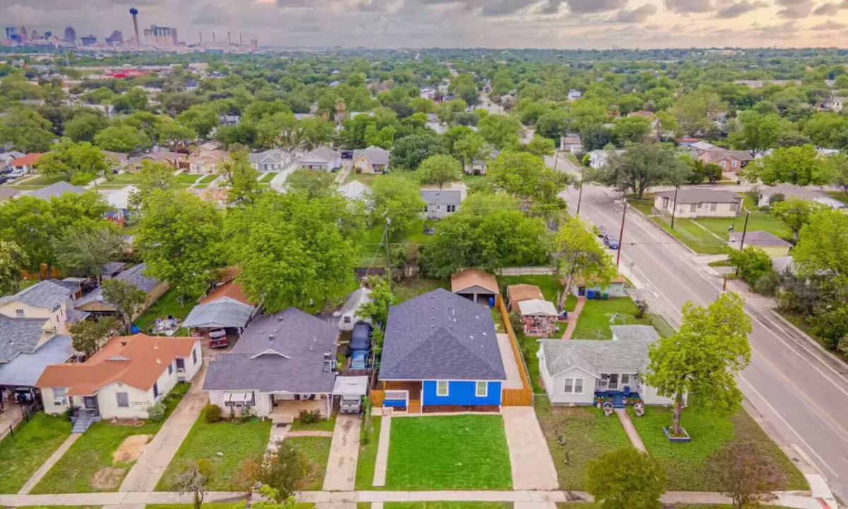 Highland Park House | 6 min downtown, Riverwalk & mo re