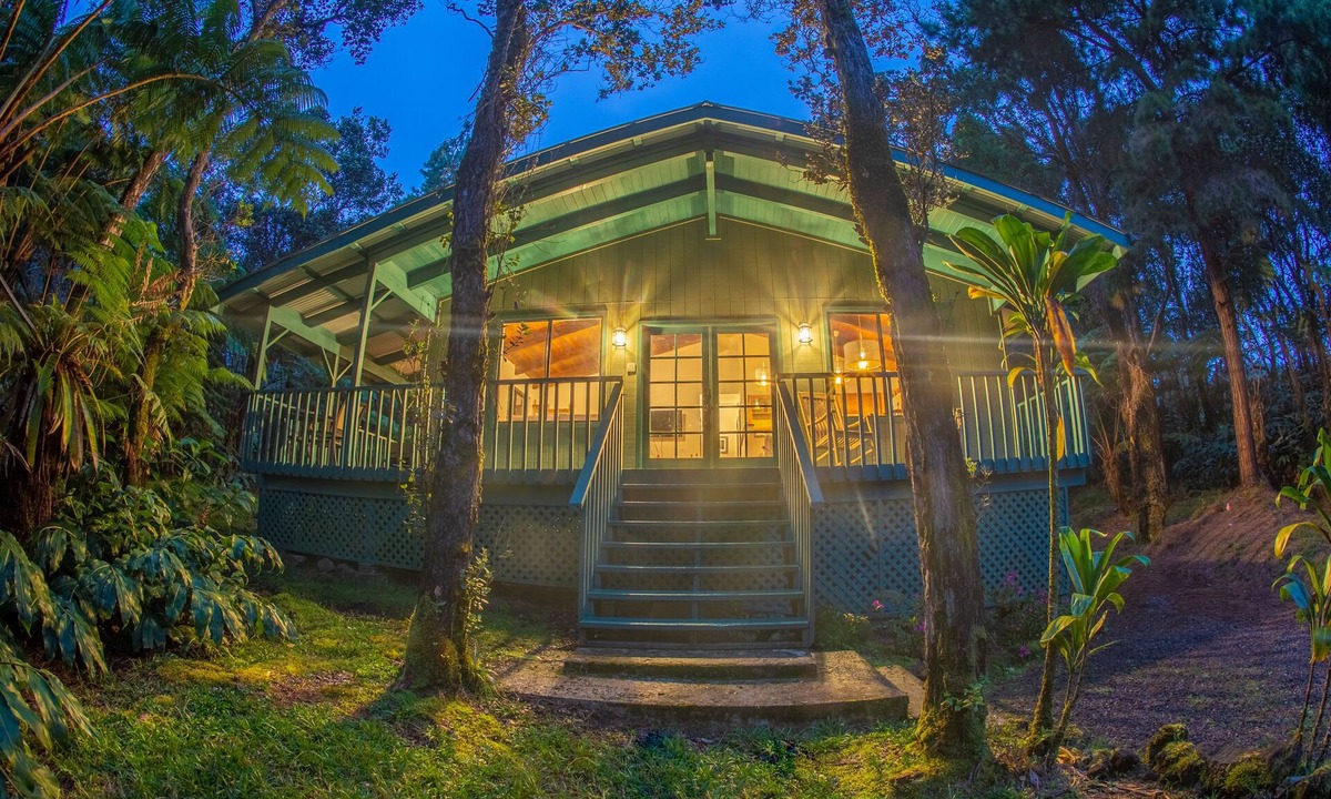 Ohia Estates House | 6 mins from Nat'l Park! Enjoy the sound of rain & birds in a peaceful retreat.
