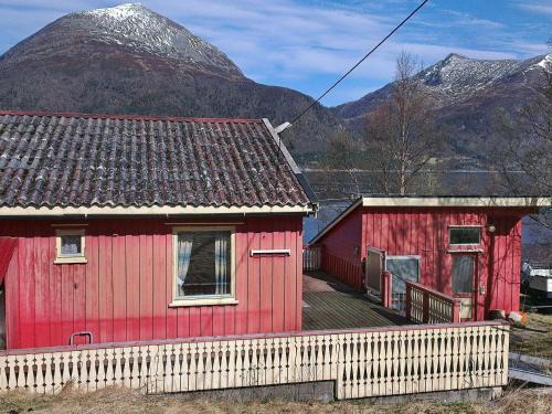 Halsa Municipality House | 6 person holiday home in Halsanaustan