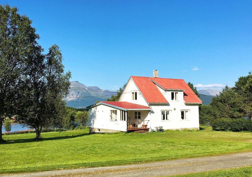 Balsfjord House | 6 person holiday home in Storsteinnes