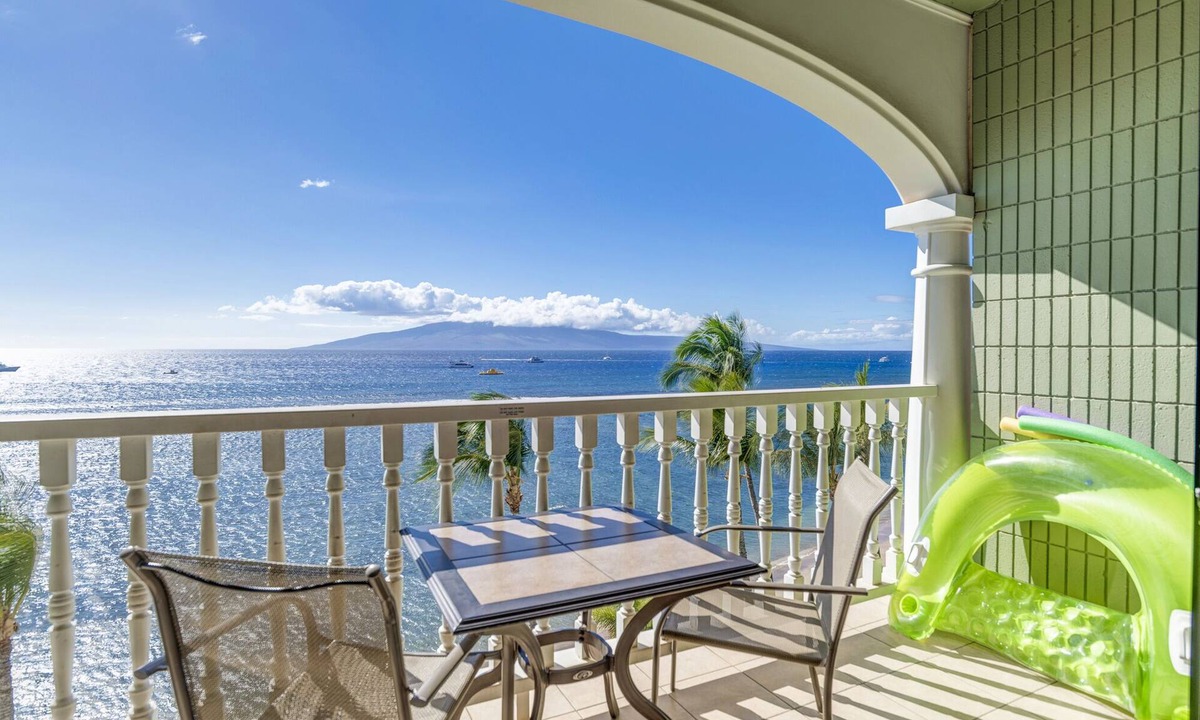 Historic Lahaina Front Street Condo | 6 th floor ocean front condo Outstanding Views! Weekly discounts available