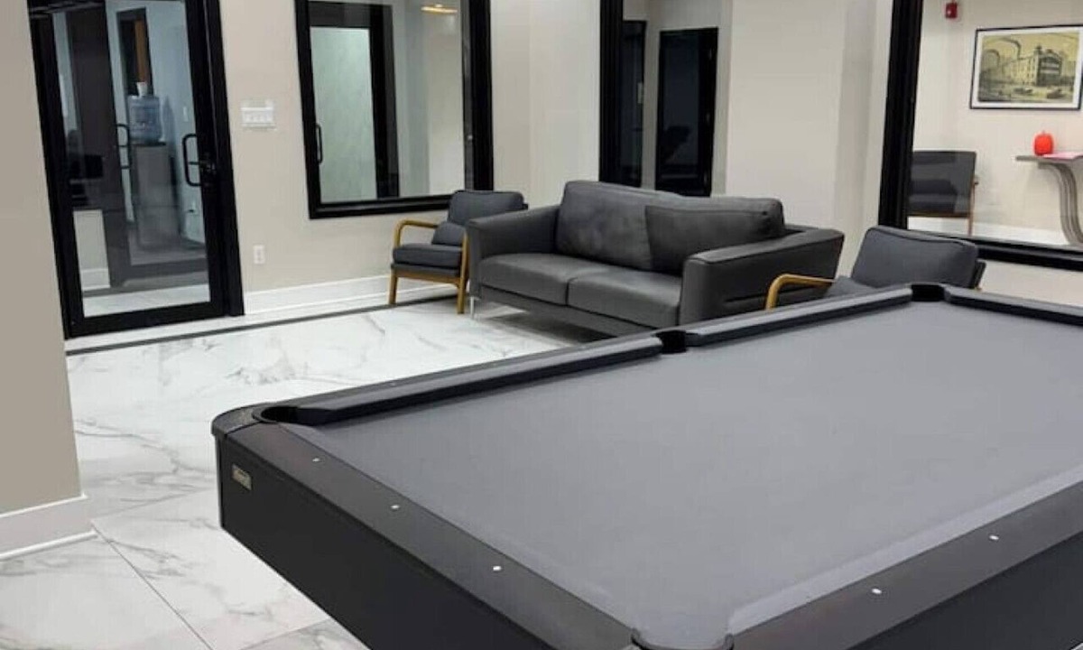 Albany Apartment | 610 Large Studio Downtown With Pool Table