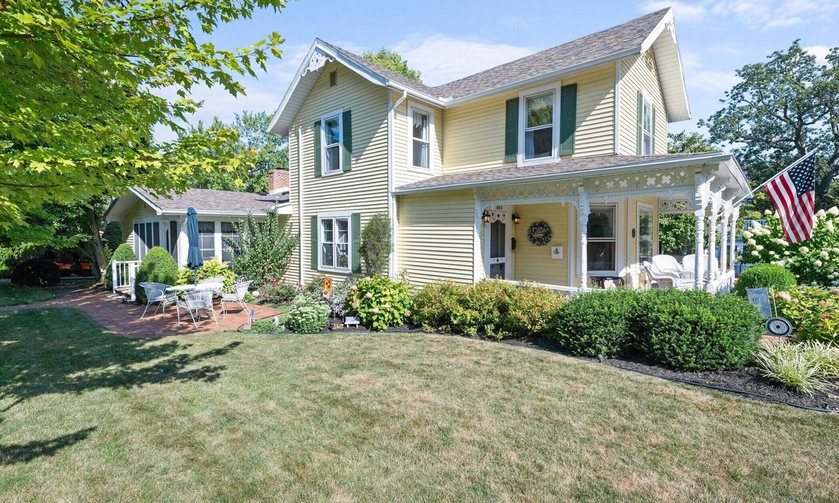 Lakeside Cottage | 660 Walnut Cottage in Lakeside