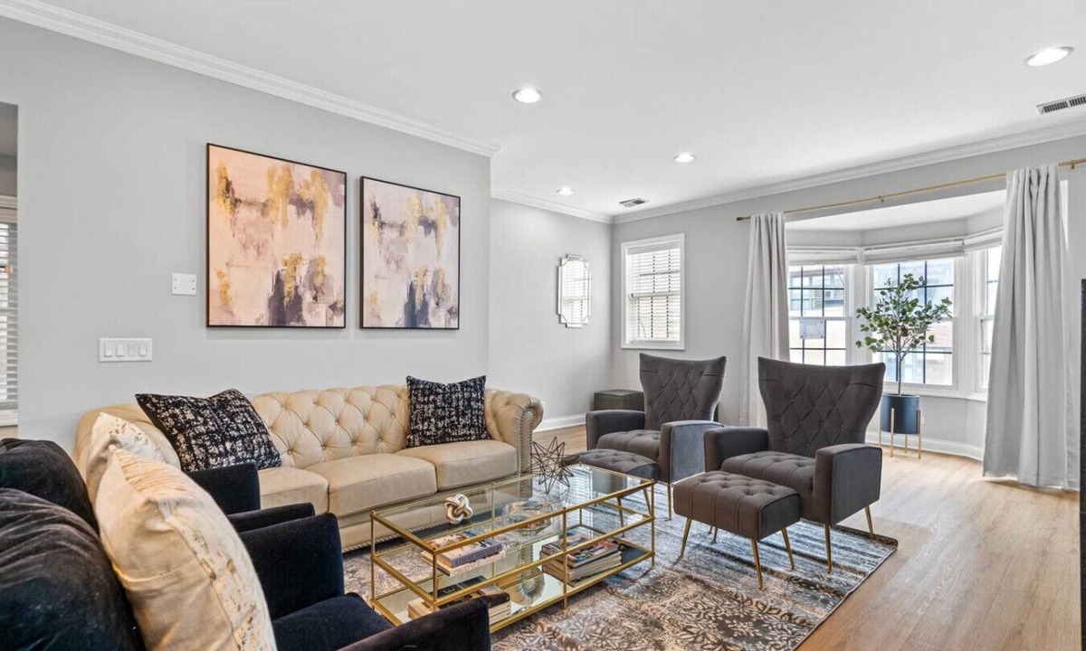River North Apartment | 6BD/5BTH + Roofdeck - Downtown Chicago!