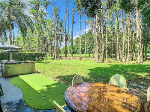 Saddlebrook Villa | 6BR 4BA TampaGolfVilla by AmericanVacationLiving
