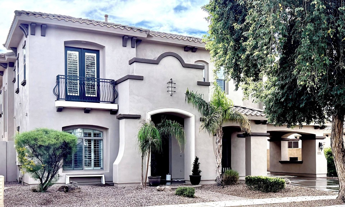 Power Ranch House | 6BR+ 5 Bath Luxury Desert Villa Resort Heated Saltwater Pool – Sleeps 12+