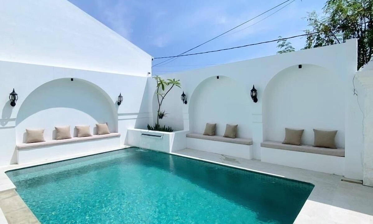 Pemecutan Kelod Villa | 6BR, Large Group, GREAT VALUE, Free Daily Housekeeping, Strategic Location!