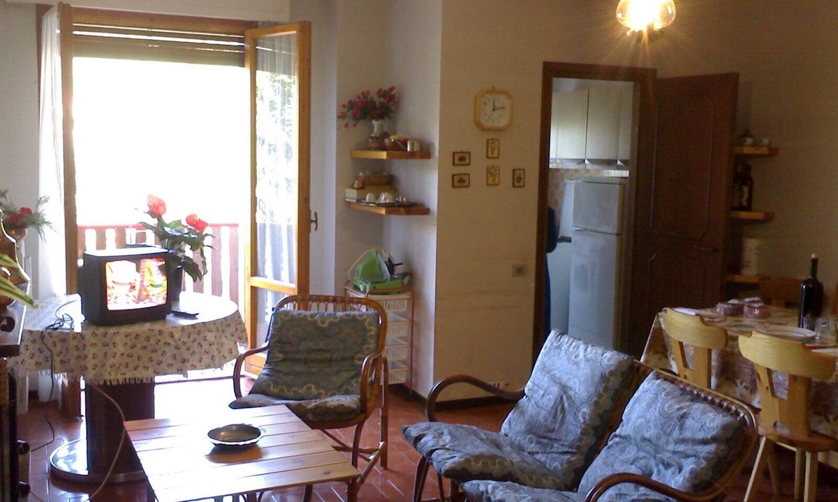 Moggio Apartment | 6guests-skiing-mountainviews-fireplace-freeparking
