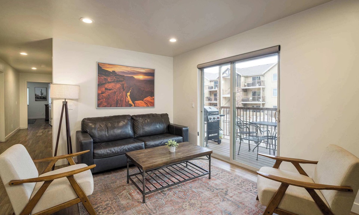 Moab South Valley Condo | 6H Spacious Moab RedCliff Condo, POOL & HOT TUB